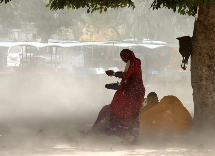 Hindistan’da Aşırı Sıcaklar Yüzünden Ölenlerin Sayısı 92’ye Çıktı