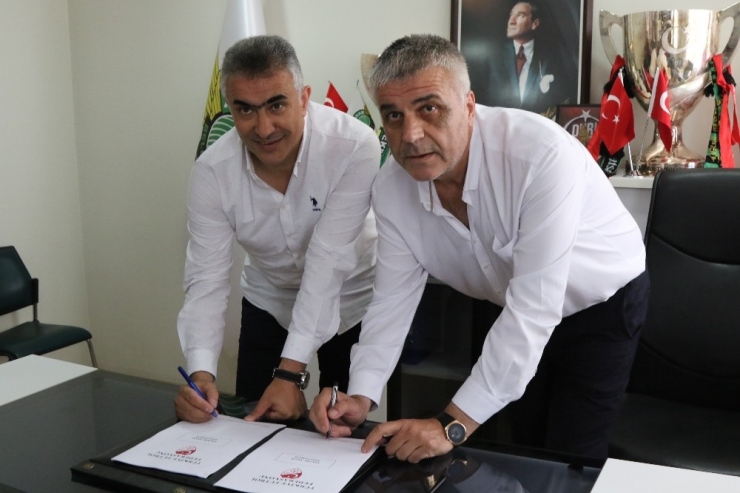 Akhisarspor, Teknik Direktör Mehmet Altıparmak İle Sözleşme İmzaladı