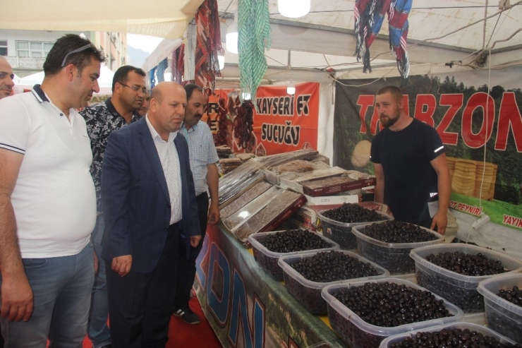 Başkan Er, Anadolu Kervanı Yöresel Ürünler Fuarını Ziyaret Etti