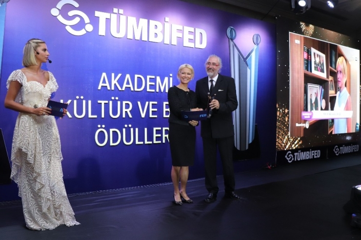 Prof. Dr. Zehra Neşe Kavak’a, Tümbifed Jüri Özel Ödülü
