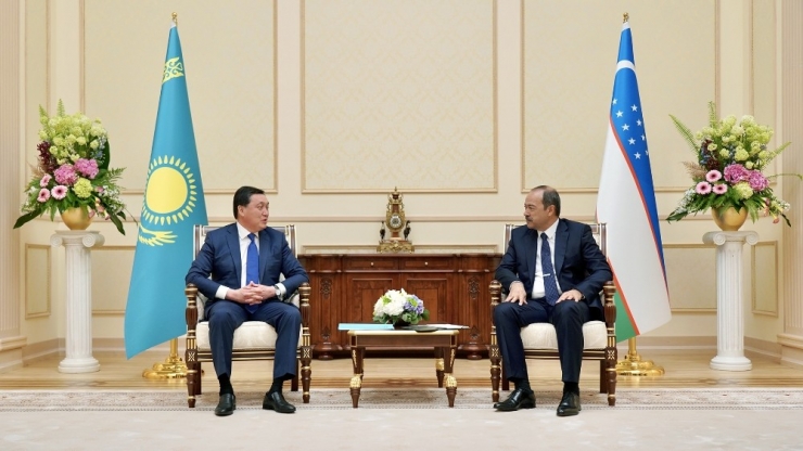 Özbekistan Ve Kazakistan Arasında 1,5 Milyar Dolarlık İmza