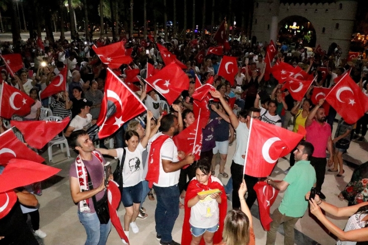Mersin Büyükşehir Belediyesi’nin Yaz Konserleri Başladı