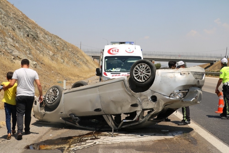 Tekeri Patlayan Otomobil Takla Attı: 8 Yaralı