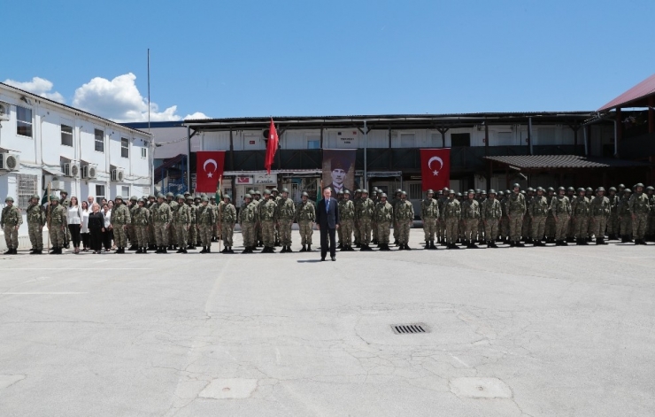 Cumhurbaşkanı Erdoğan Bosna’da Barış Gücü’nde Görevli Türk Askerlerini Ziyaret Etti