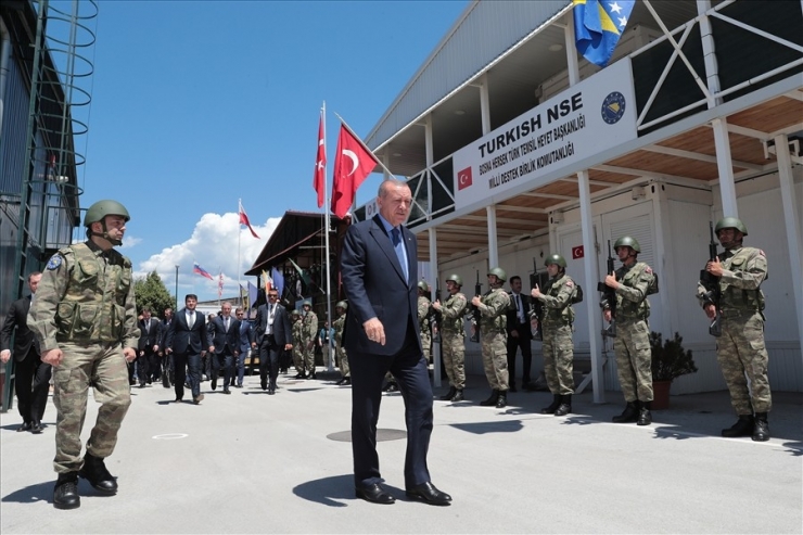 Cumhurbaşkanı Erdoğan Ve Bakan Akar, Bosna Hersek’te Mehmetçik’i Ziyaret Etti