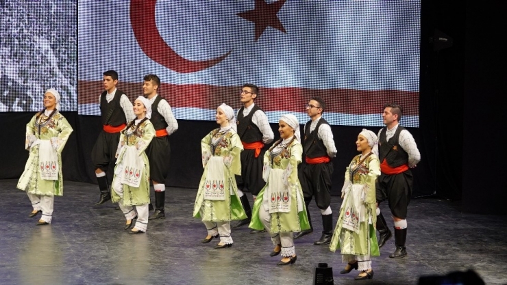 33. Altın Karagöz Halk Dansları Yarışması Tüm Hızıyla Sürüyor