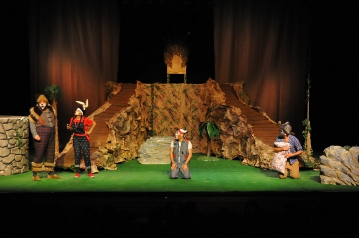 Akşehir’de Çocuklar Tiyatroya Doydu