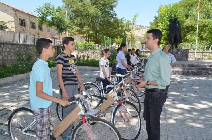 Lgs’de Başarılı Öğrencilere Bisiklet