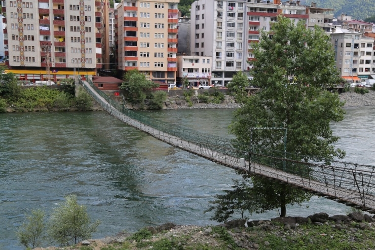 Artvin’de Çoruh Nehri Üzerinde Bulunan 11 Asma Köprü Tarihe Meydan Okuyor