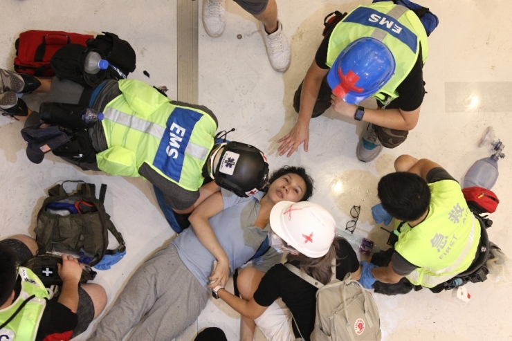 Hong Kong’da Protestocular Banliyöye İndi