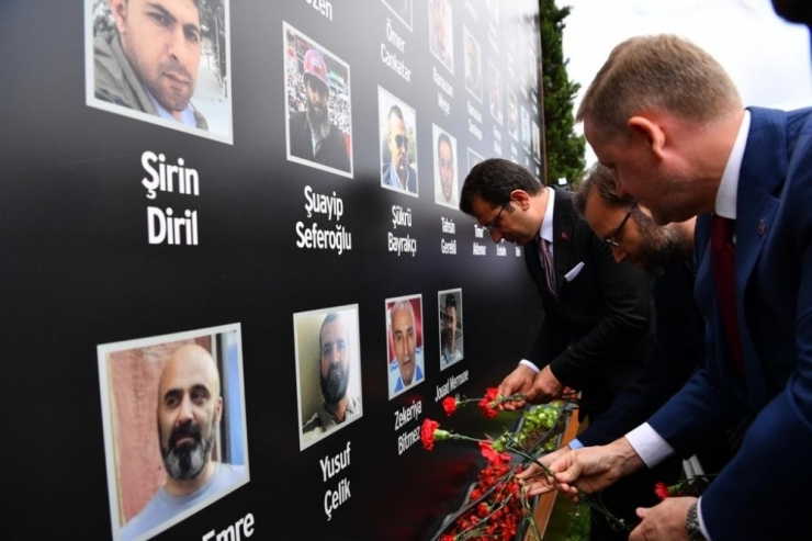 İstanbul Büyükşehir Belediyesi Önünde 15 Temmuz Anıldı
