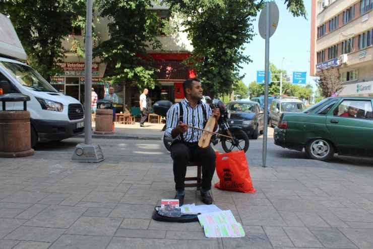 Ozan Gibi Sokak Sanatçısı