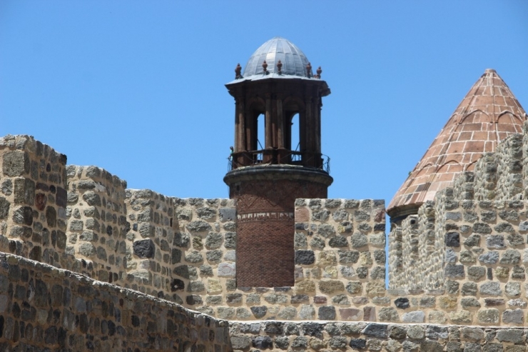 Saat Kulesi Kale Mescidinin Minaresi Olarak İnşa Edildi