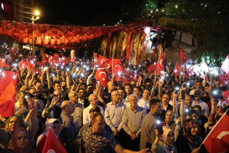 Mardin’de 15 Temmuz Anma Etkinliğine Yüzlerce Vatandaş Katıldı.