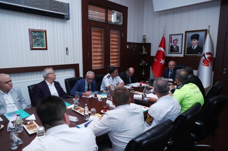 Trafik Değerlendirme Toplantısı Vali Çakacak’ın Başbakanlığında Yapıldı