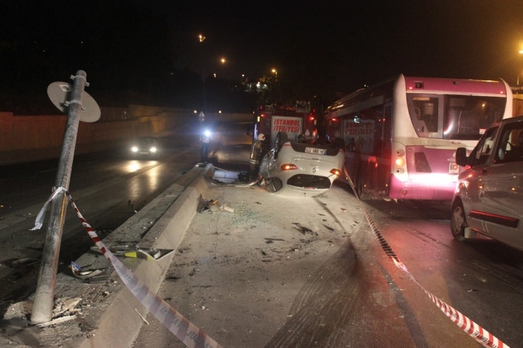 Trafik Işığına Çarpan Otomobil Takla Attı: 1 Yaralı