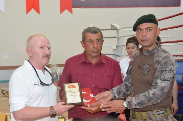 Şehit Özel Harekat Polisi Kübra Doğanay Ve Cennet Yiğit Muaythai Şampiyonası Başladı