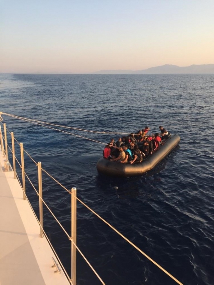 Kuşadası’nda 14’ü Çocuk 48 Kaçak Göçmen Yakalandı