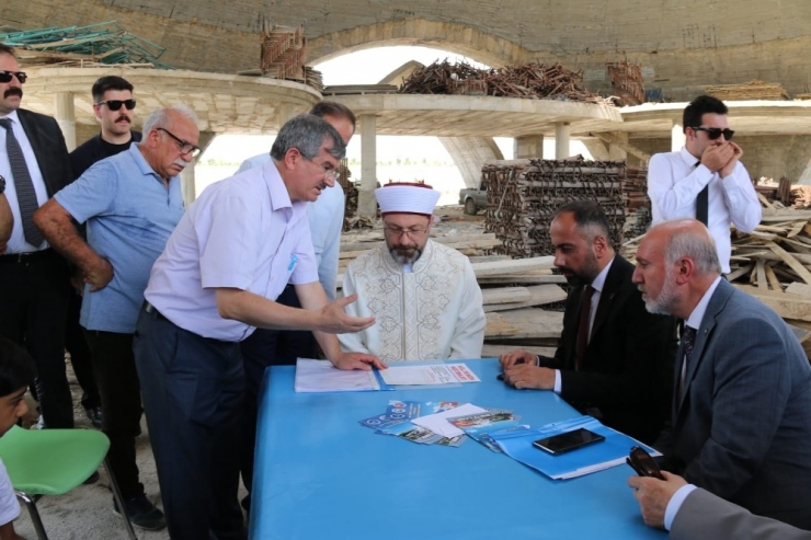 Ali Erbaş’tan Tıbbiye Camii Ve Külliyesi’ne Ziyaret