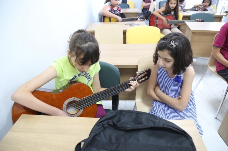 Haliliye Belediyesinde Gençler Müzik İle Tanışıyor