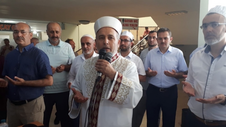 Erzincan’dan İlk Hac Kafilesi Dualarla Uğurlandı