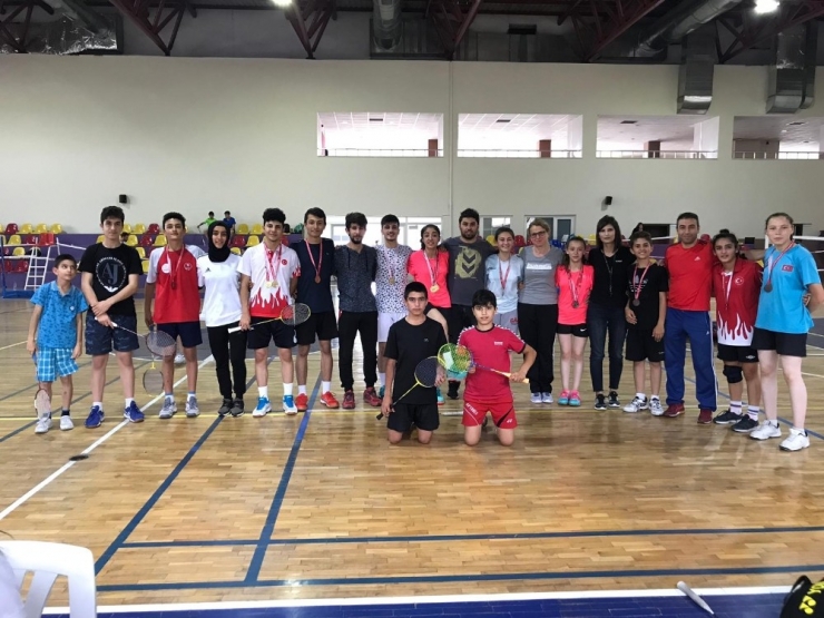 15 Temmuz Şehitlerini Anma Badminton Turnuvası Tamamlandı