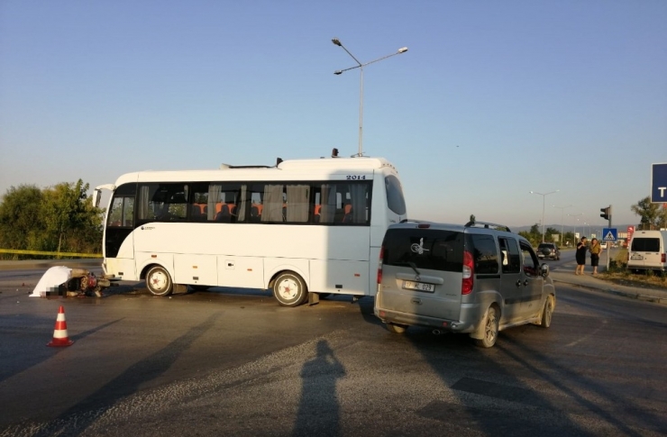 Çanakkale’de Otobüs İle Motosiklet Çarpıştı: 1 Ölü
