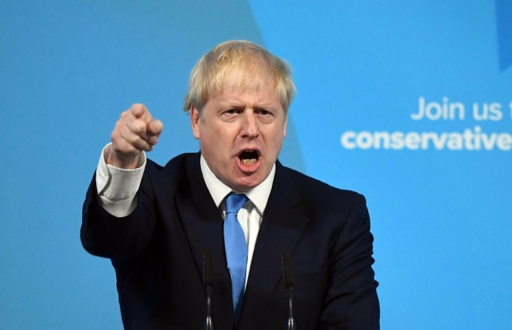 İngiltere Başbakanı Theresa May’in İstifa Etmesiyle, İktidardaki Muhafazakar Parti’de Yapılan Seçimi Boris Johnson Kazandı. Johnson Ülkenin Yeni Başbakanı Oldu.