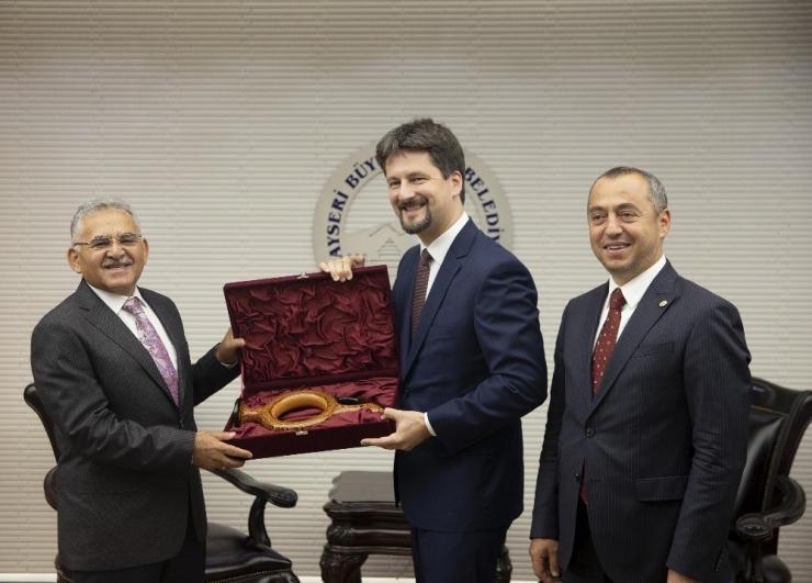 Macaristan’ın Ankara Büyükelçisi Victor Matis, Başkan Büyükkılıç’ı Ziyaret Etti
