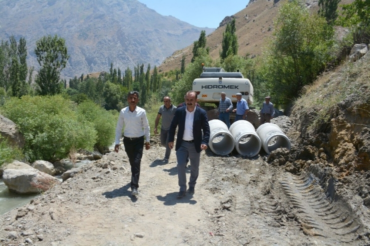 Hakkari Belediyesinden Yol Onarım Çalışması