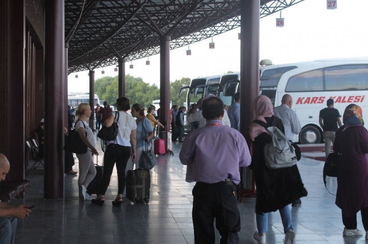 Eskisehir Otobus Terminalinde Bayram Hareketliligi