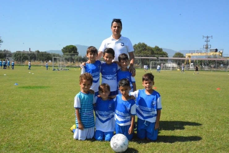 Yunusemre Yaz Futbol Okulu Sona Erdi