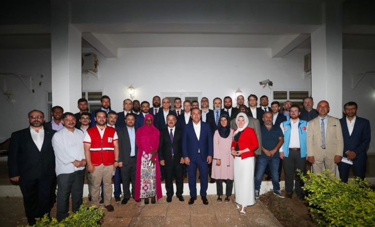 Dışişleri Bakanı Çavuşoğlu Sudan’daki Türkler İle Bir Araya Geldi