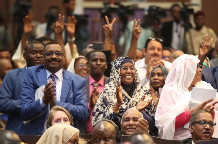 Dışişleri Bakanı Çavuşoğlu, Sudan’da Anayasal Bildiri’nin İmza Törenine Katıldı