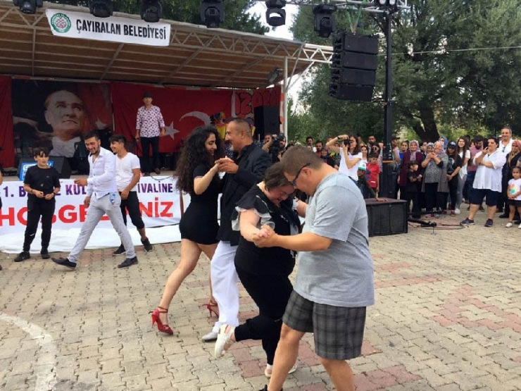 Yozgatlı Down Sendromlu Kuzenlerin Tango Gösterisi Beğeni Topladı