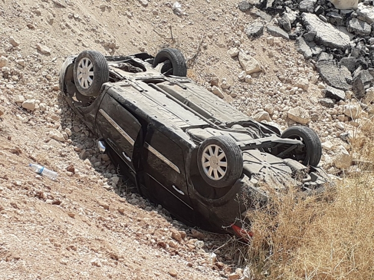 Otomobil Şarampole Yuvarlandı: 5’i Çocuk 8 Yaralı