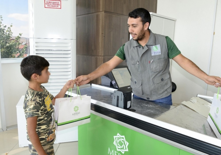 Meram Belediyesi, Kırtasiye Yardımıyla İhtiyaç Sahibi Ailelerin Yanında