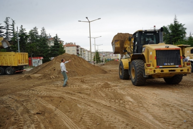 Nevşehir Belediyesi Ekipleri Mustafa Parmaksız Caddesinde Çalışmalarını Sürdürüyor