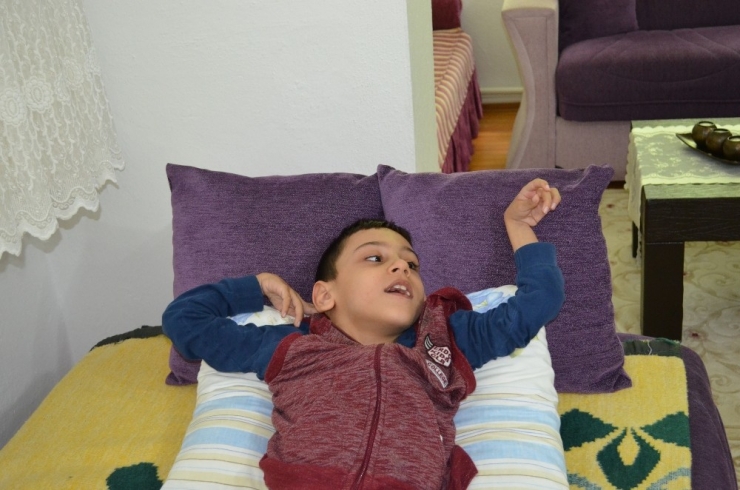 Serebral Palsi Hastası Yiğit Ali İçin Yardım Kampanyası