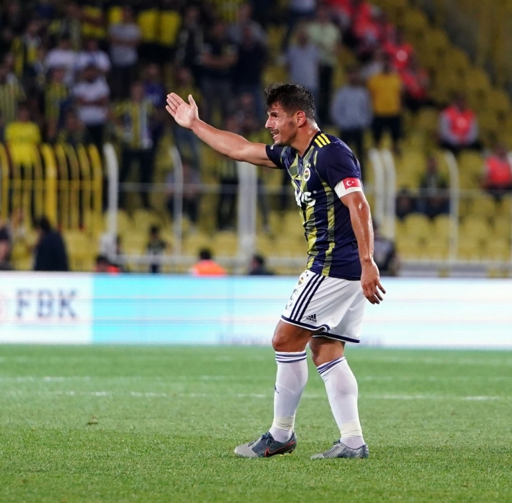 Emre Belözoğlu Bin 542 Gün Sonra Fenerbahçe Formasıyla İlk Resmi Maçına Çıktı