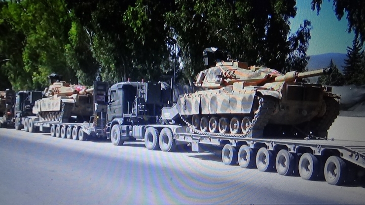 Hatay’da Sınır Birliklerine Tank Sevkiyatı Sürüyor