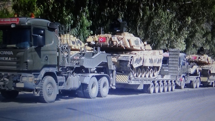 Hatay’da Sınır Birliklerine Tank Sevkiyatı Sürüyor