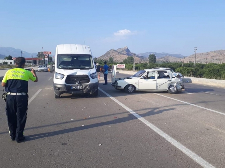 Kozan’da Trafik Kazası: 6 Yaralı