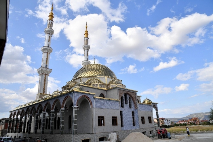 Isparta Belediyesi’nden Tabakhane Camii’ne Çevre Düzenlemesi