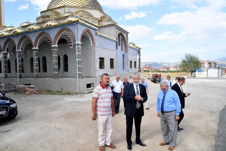 Isparta Belediyesi’nden Tabakhane Camii’ne Çevre Düzenlemesi