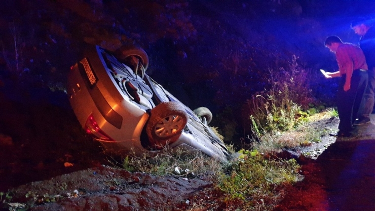 Kastamonu’da Ilgaz Dağı Geçidinde Otomobil Dereye Uçtu: 2 Yaralı