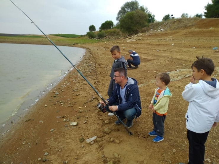 Çocukların Balık Tutma Yarışı