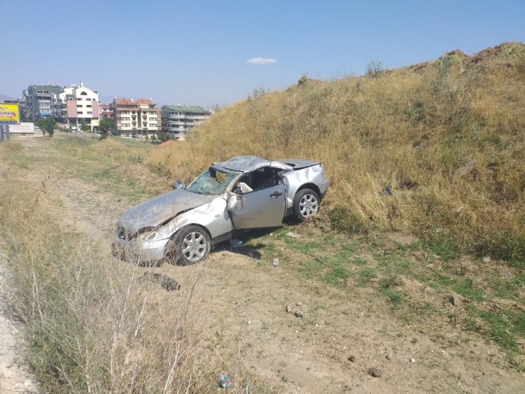 Ankara’da Lüks Otomobil Takla Attı: 1 Yaralı