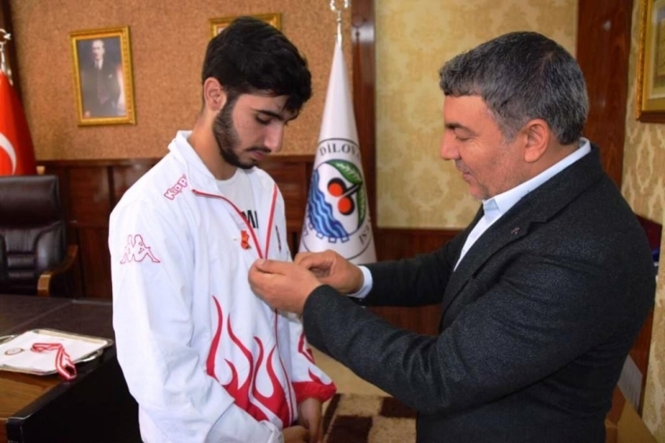 Başkan Şayir’den Genç Sporcuya Teşekkür