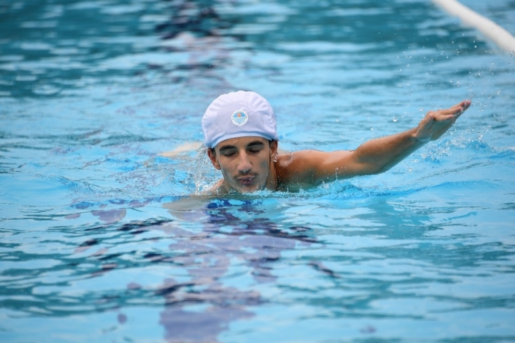 Yüzme Kursu, Skolyoz Hastası Görkem’in Umudu Oldu